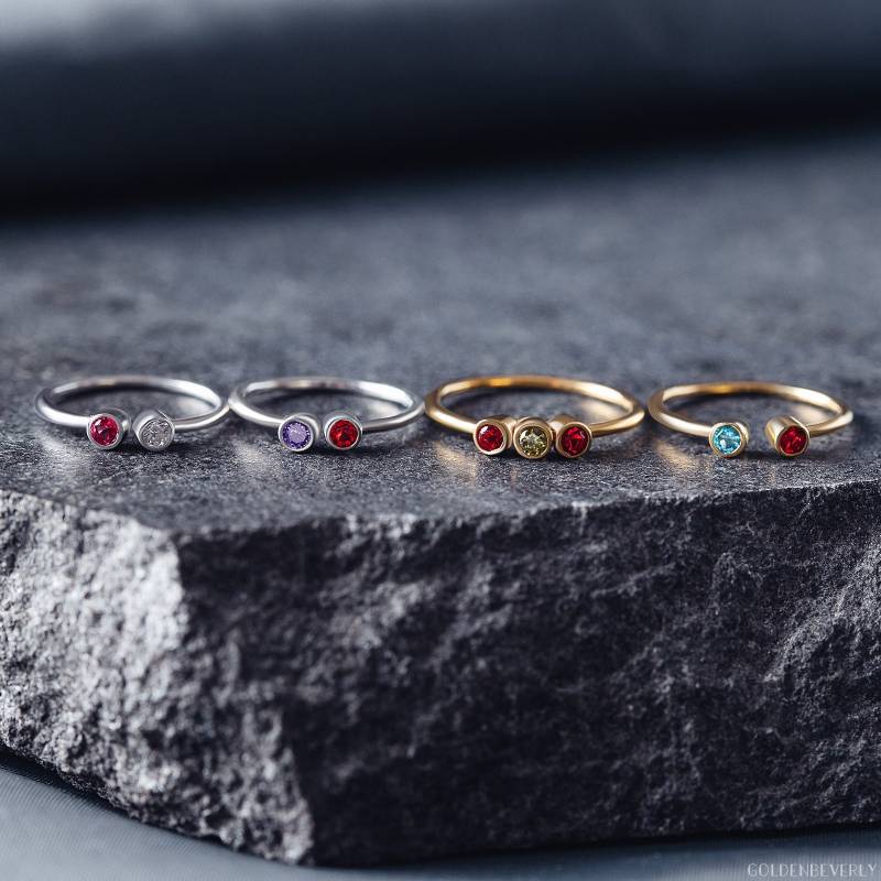 Drei Birthstone Ring - Benutzerdefinierte Abschlussgeschenk Stapelbarer Edelstein von TheGoldenBeverly