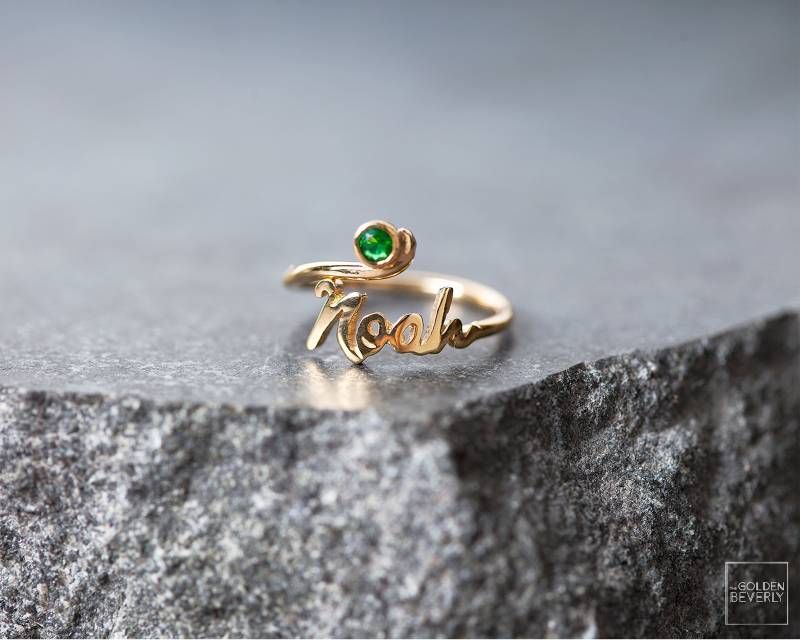 Geburtsstein Ring - Personalisierter Namensring Muttertag Schmuck Diamant Zarter von TheGoldenBeverly