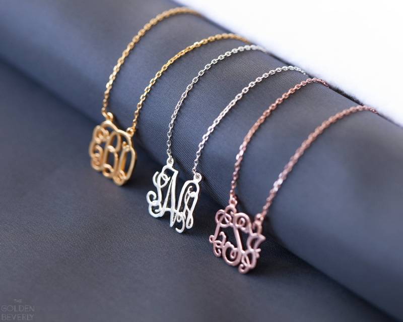 Monogramm Halskette - Zierliche Schmuck Initial Brautjungfer Geschenk Hochzeits von TheGoldenBeverly