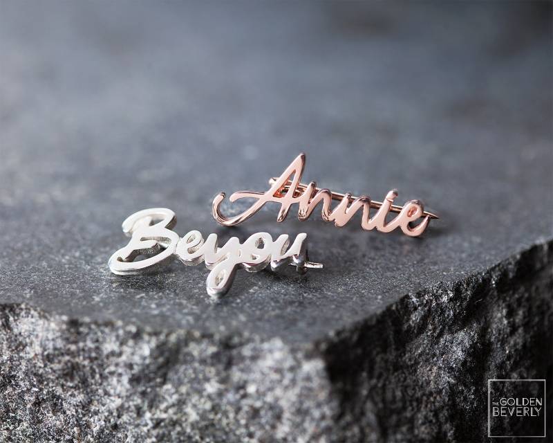 Name Revers Pin - Personalisierter Clip Schmuck Kleidungszubehör Anstecknadeln Und Anstecker Name Revers Pin - Personalisierter Clip Schmuck Kleidungszubehör Anstecknadeln Und Anstecker von TheGoldenBeverly