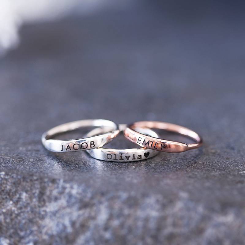 Name Ring - Personalisierter Zierlicher Namensring Geschenk Zum Abschluss Stapelbarer Mini Schmuck von TheGoldenBeverly