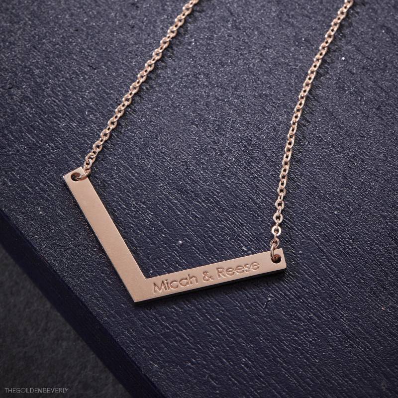 Personalisieren Chevron Halskette - Gravierte V-Bar V Form Gold Boho Zwei Bars C1 von TheGoldenBeverly