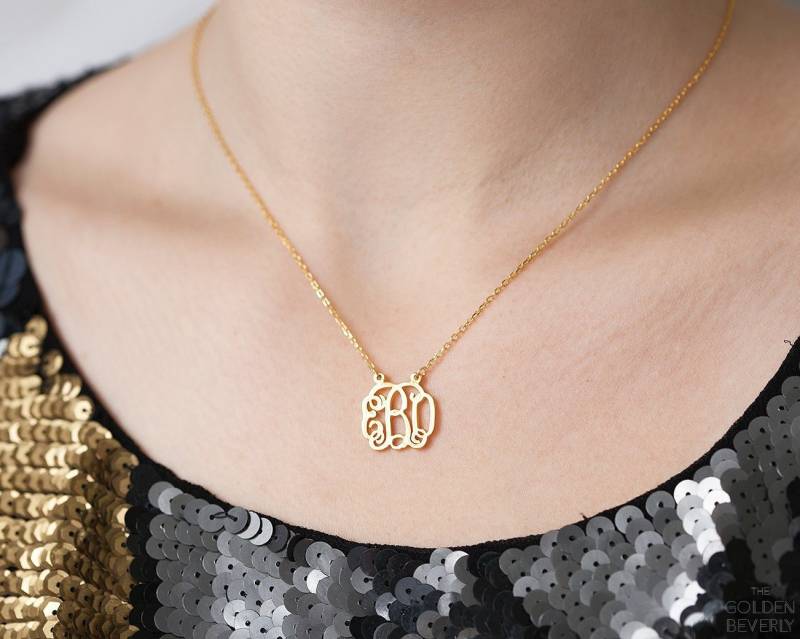 Zierliche Monogramm Halskette - Benutzerdefinierte Initialen Anhänger Und Namen Brautjungfer Geschenk Valentinstag Geschenke von TheGoldenBeverly