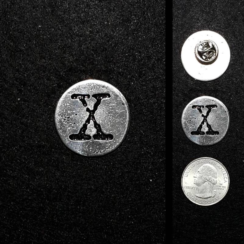 Handgegossene X Anstecknadel von TheGoldenGear