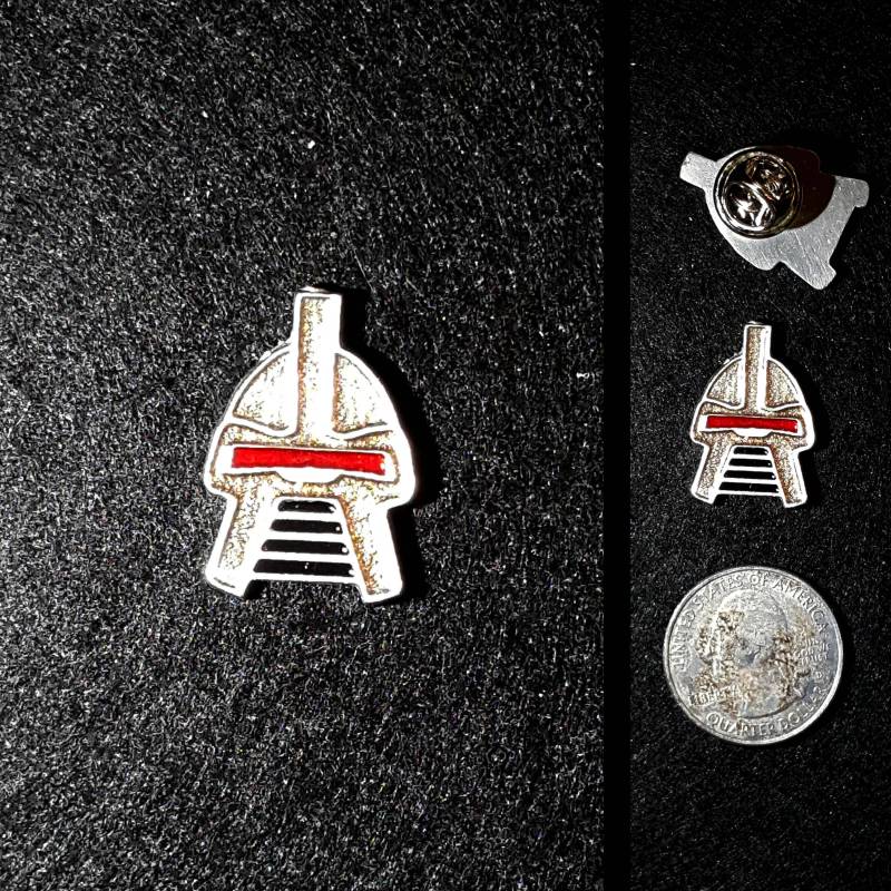 Original Cylon Anstecknadel Aus Zinn von TheGoldenGear
