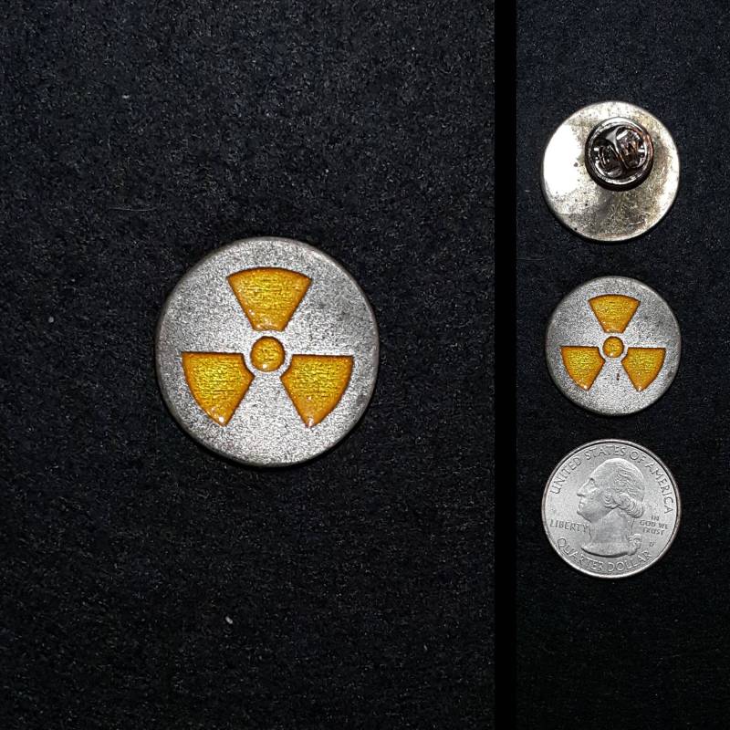 strahlensymbol Zinn Anstecknadel strahlensymbol Zinn Anstecknadel von TheGoldenGear