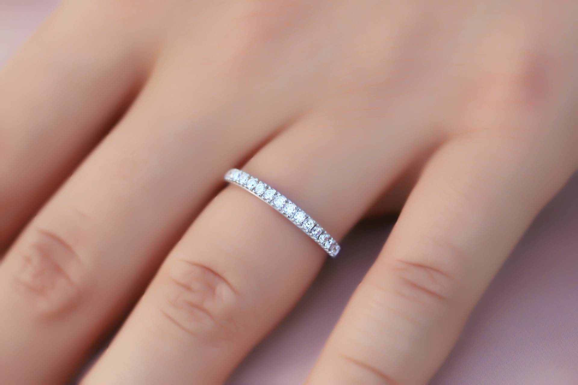 Moissanite Hochzeit Band/Ehering Solide 14K Für Frauen Halbe Eternity Verlobungsring von TheGoldenGlamshop