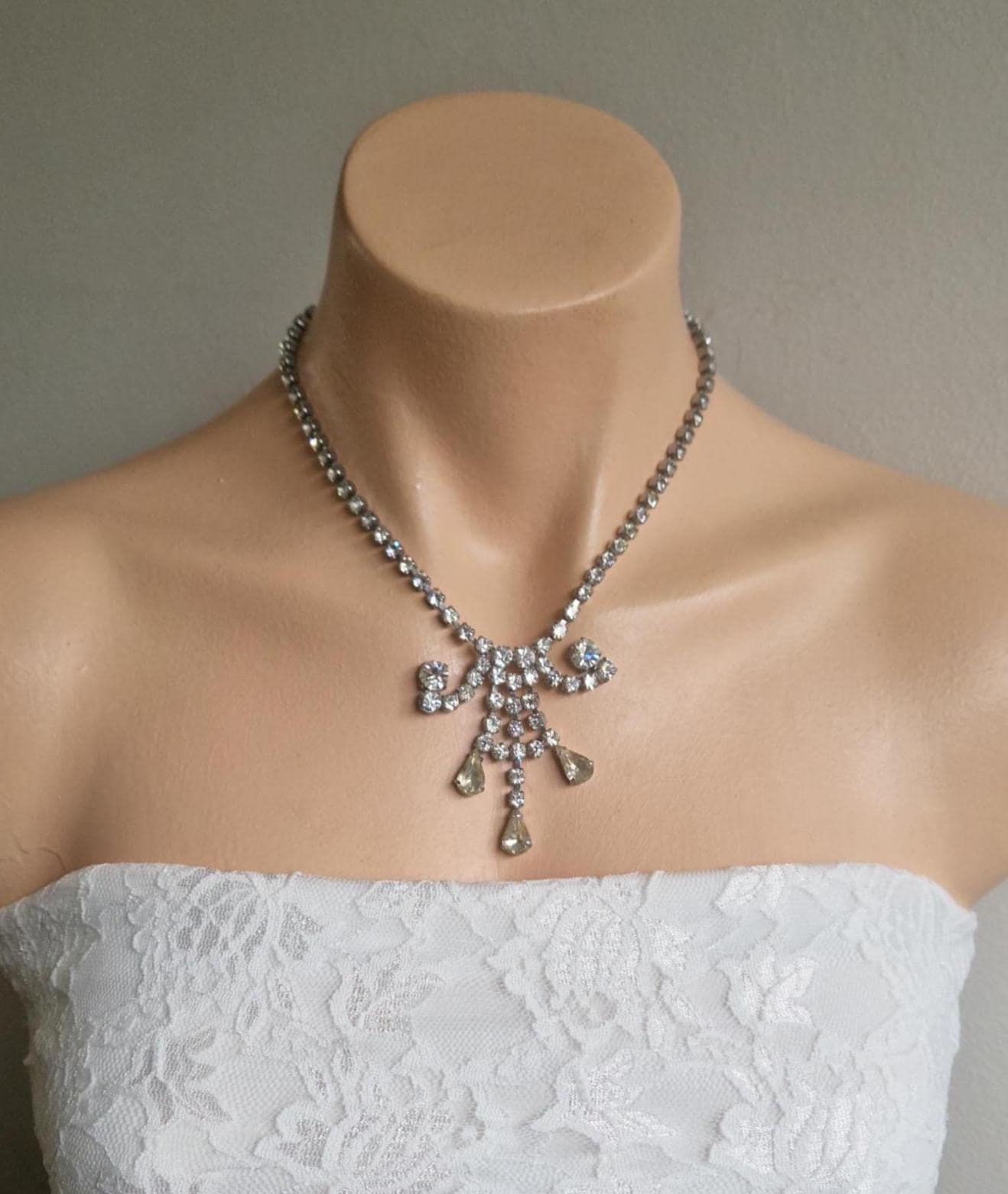 1950S Statement Statementkette Mit Weißen Strasssteinen - Mid-Century Brautschmuck & Cocktailschmuck 1950S Statement Statementkette Mit Weißen Strasssteinen - Mid-Century Brautschmuck & Cocktailschmuck von TheGooseberryTree