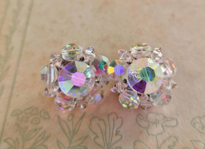 Aurora Borealis Kristall Ohrclips - Mid Century Modeschmuck von TheGooseberryTree