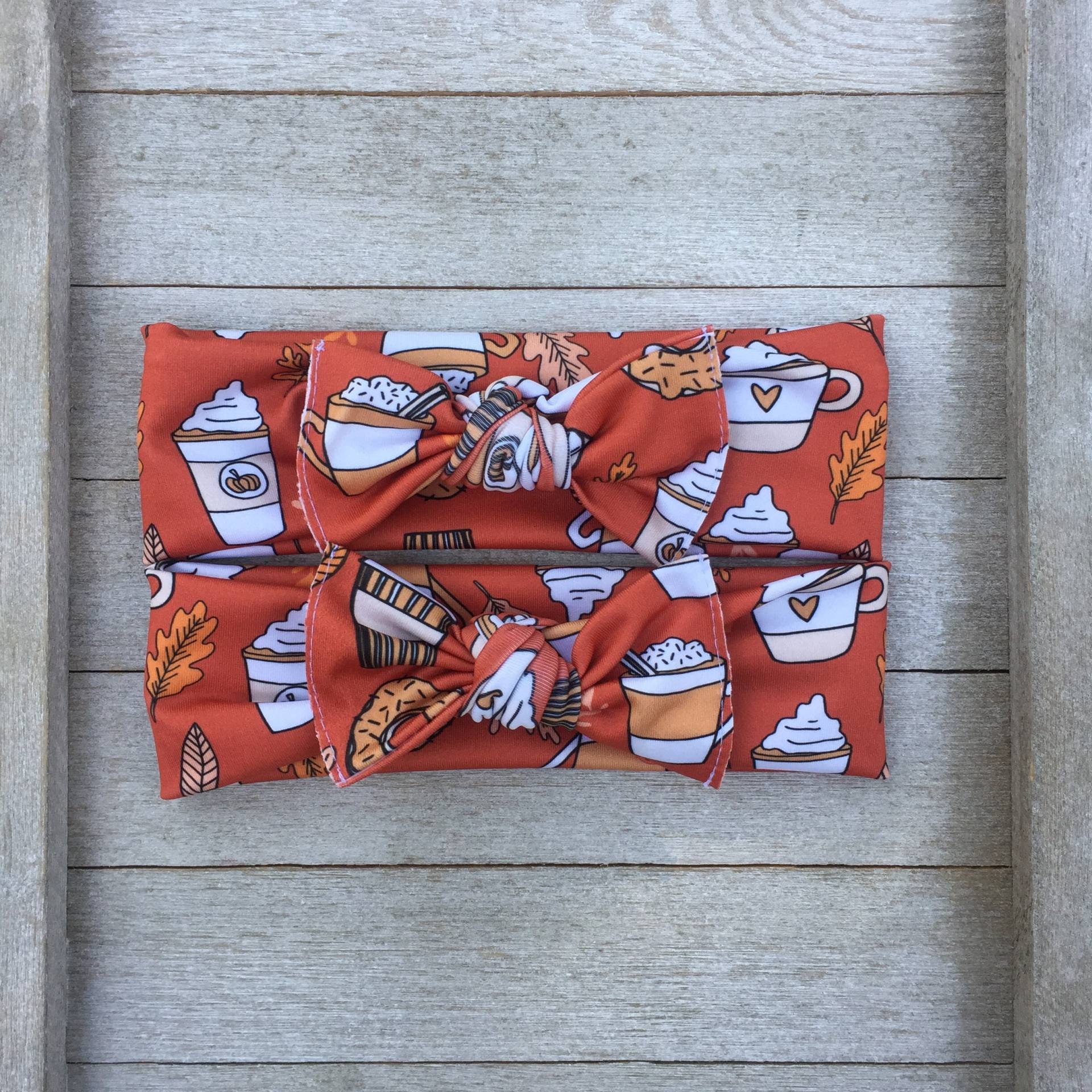 Pumpkin Spice Latte Baby Stirnband Bow Pumpkin Spice Latte Baby Stirnband Bow von TheGrandJourneyCo