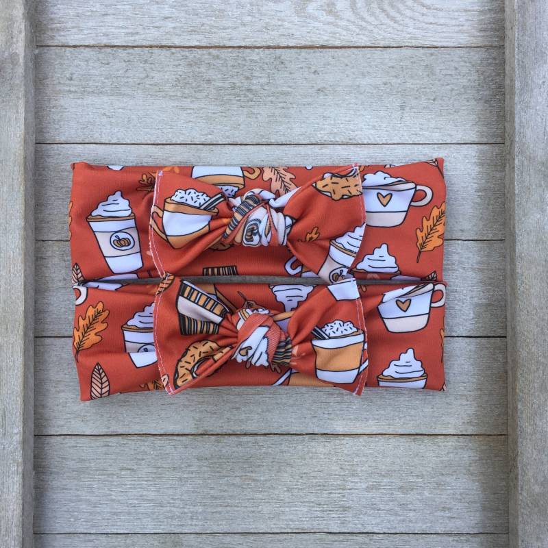Pumpkin Spice Latte Baby Stirnband Bow von TheGrandJourneyCo