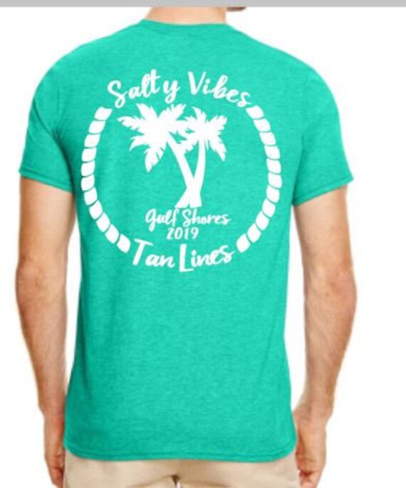 Salzige Vibes Und Tan Lines Custom Urlaub Shirt von TheGratefulThreadMI