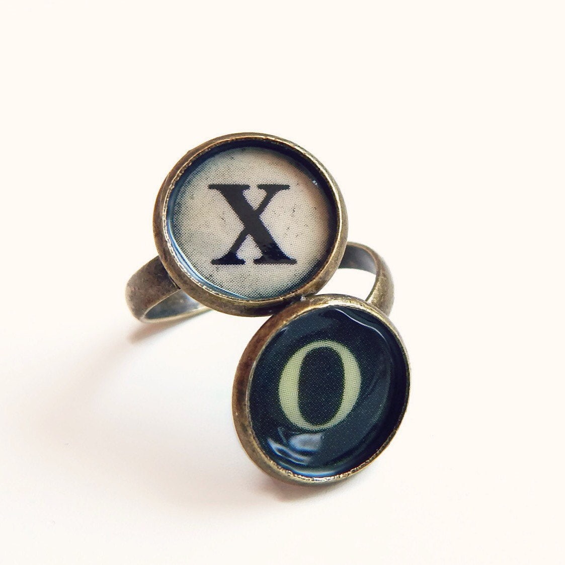 Personalisierte Schreibmaschinentaste Anfangsring - Antikes Messing Personalisierte Schreibmaschinentaste Anfangsring - Antikes Messing von TheGreenAntiqueTrunk