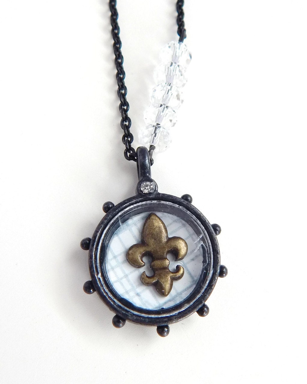 Fleur De Lis Shadow Box Halskette Antik Messing Anhänger, Kristall Kette Fleur De Lis Shadow Box Halskette Antik Messing Anhänger, Kristall Kette von TheGreenAntiqueTrunk