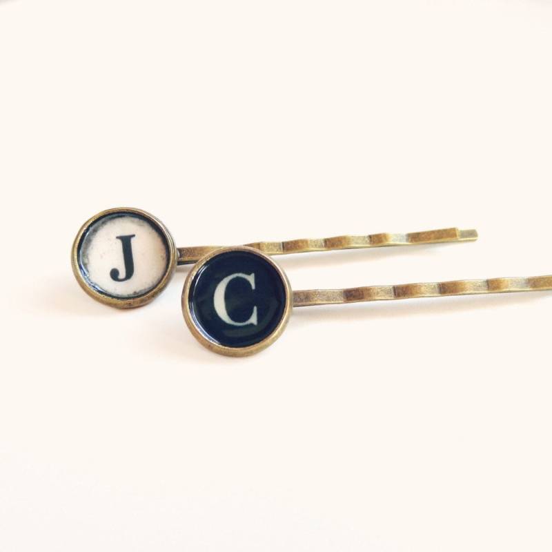 Judith - Schreibmaschinentaste Bobby Pin Set Messing Antik Monogramm Haarspange Judith - Schreibmaschinentaste Bobby Pin Set Messing Antik Monogramm Haarspange von TheGreenAntiqueTrunk