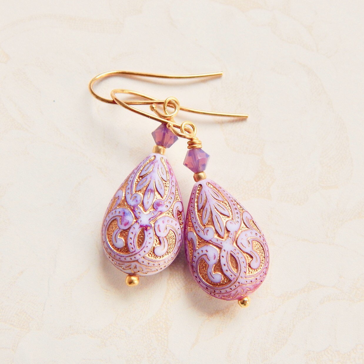Lavendel Teardrop Ohrringe Paisley Acrylperlen, Swarovski Kristalle Lavendel Teardrop Ohrringe Paisley Acrylperlen, Swarovski Kristalle von TheGreenAntiqueTrunk