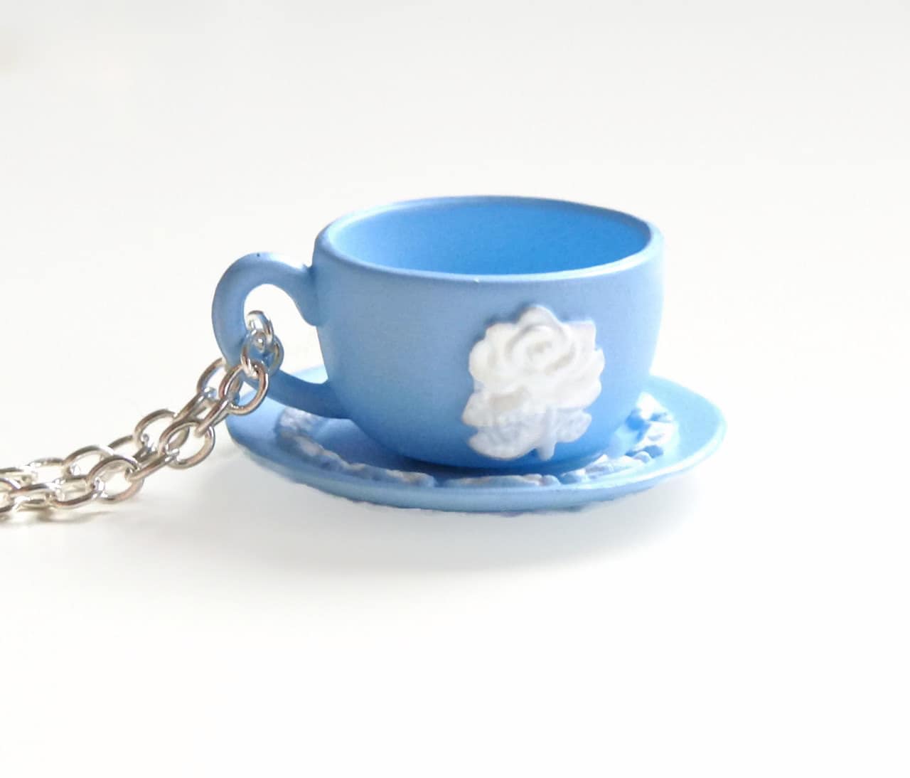 Miniatur Teetasse Halskette Weiße Rose, Von Wedgwood Inspirierter Teeschmuck Miniatur Teetasse Halskette Weiße Rose, Von Wedgwood Inspirierter Teeschmuck von TheGreenAntiqueTrunk