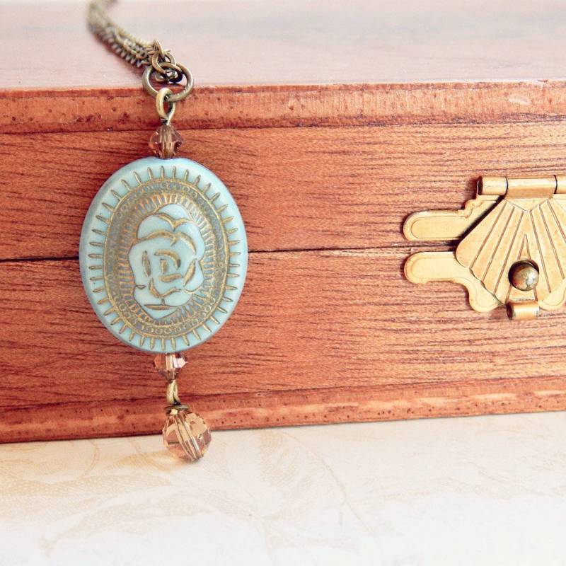 Vintage Style Rose Halskette Blaues Acryl & Swarovski Kristall Vintage Style Rose Halskette Blaues Acryl & Swarovski Kristall von TheGreenAntiqueTrunk