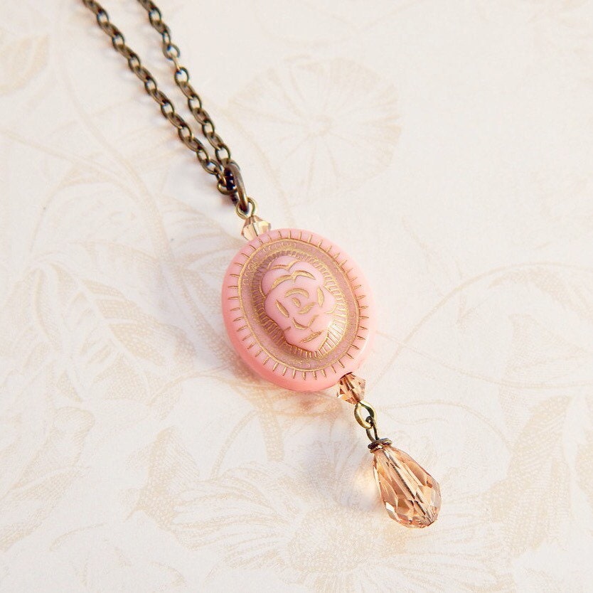Rosa Rose Y-Kette Geätztes Gold, Swarovski Kristall, Vintage Stil Rosa Rose Y-Kette Geätztes Gold, Swarovski Kristall, Vintage Stil von TheGreenAntiqueTrunk