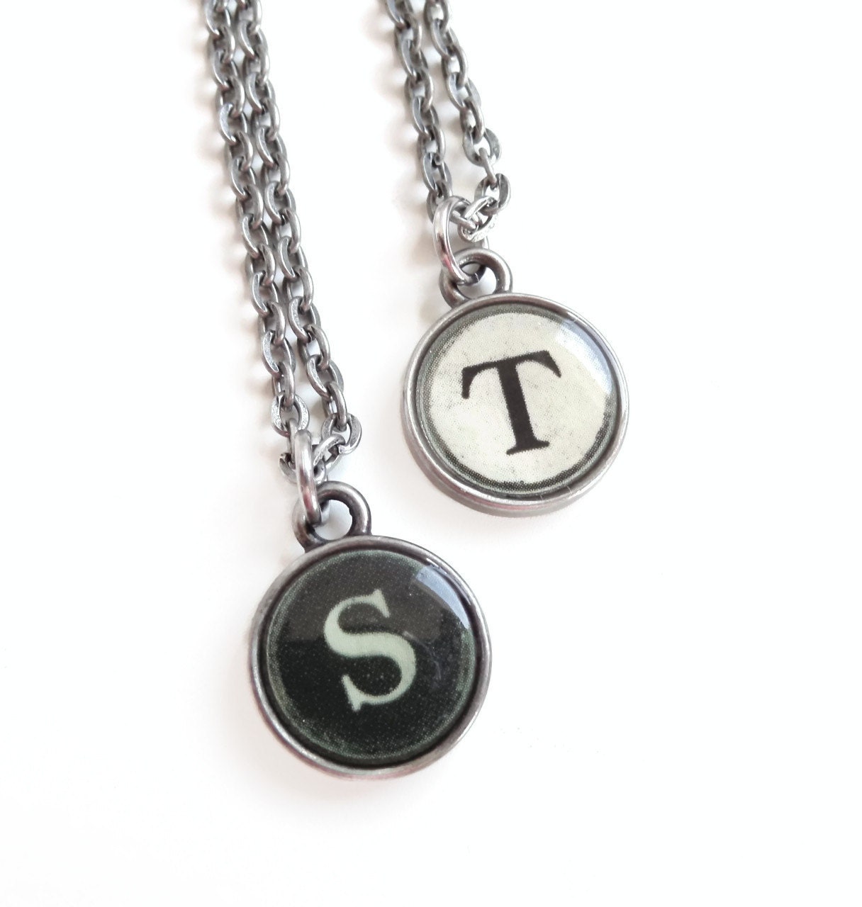 Antike Silberne Schreibmaschinentaste Anfangshalskette - Personalisierter Schmuck Antike Silberne Schreibmaschinentaste Anfangshalskette - Personalisierter Schmuck von TheGreenAntiqueTrunk