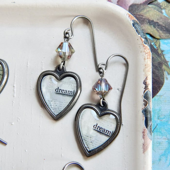 Handmade Traum Charm Ohrringe Swarovski Kristall, Antique Silber Handmade Traum Charm Ohrringe Swarovski Kristall, Antique Silber von TheGreenAntiqueTrunk