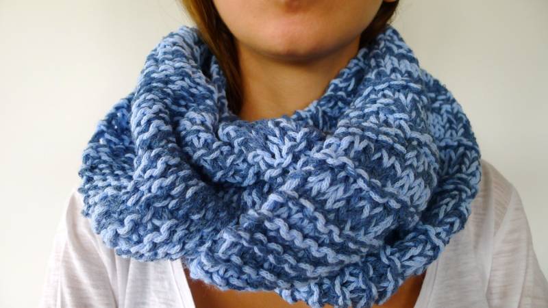 Blauer Rundschal | Handgefertigte Strickkragen Wollschals Geschlossen Handgewebte Schals von TheHandKnittedFactor