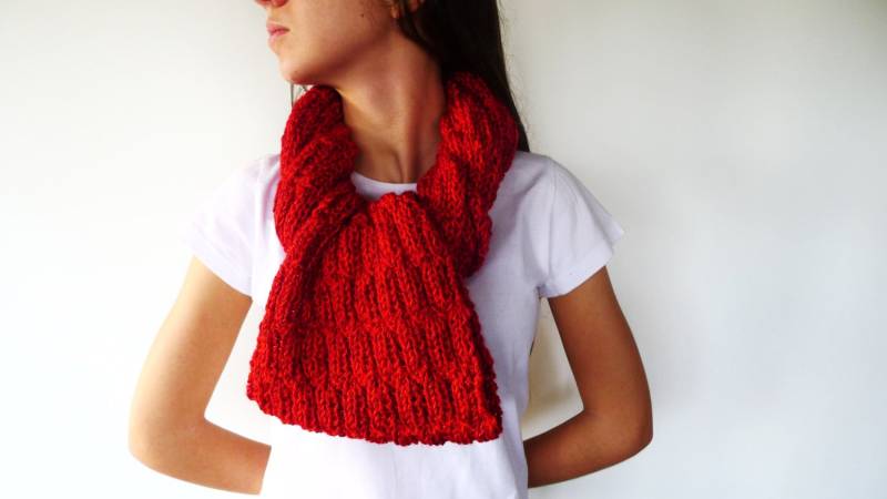 Handgefertigter Gestrickter Damenschal. Originelle Frühlings-Sommer-Modekragen. Gewebte Schals. Geschenkideen Für Sie von TheHandKnittedFactor