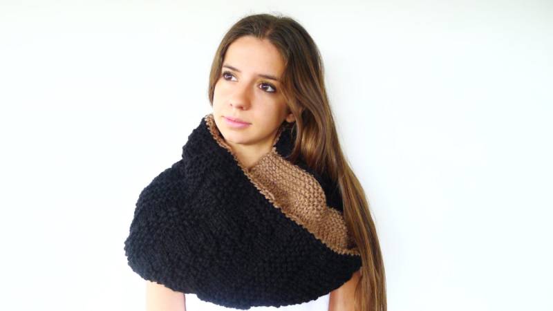 Handgefertigter Gestrickter Poncho. Geschlossene Schals Für Frauen. Wollhalsbänder. Gewebte Ponchos. Geschenkideen Sie von TheHandKnittedFactor