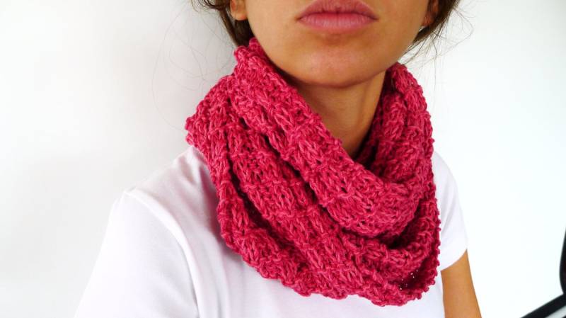 Handgefertigter Gewebter Hals Für Frauen. Kreisförmige Schals. Gewebte Geschenkideen Sie von TheHandKnittedFactor