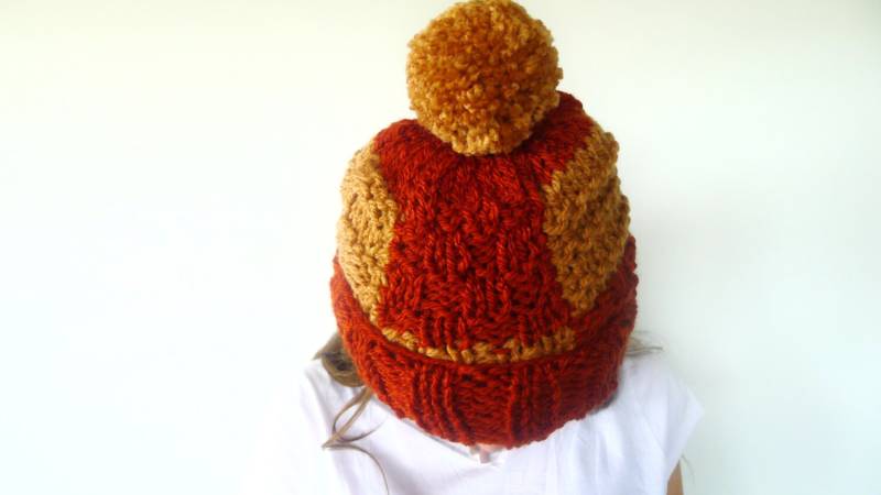 Handgefertigter Hut. Mützen Mit Pompon Für Frauen. Wollmützen Aus Gestrick. Strickmützen. Geschenkideen Sie von TheHandKnittedFactor