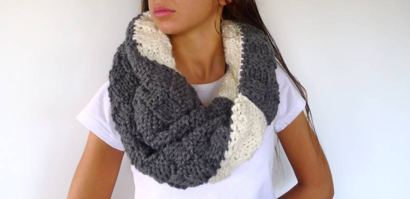 Handgefertigter Wendbarer Wollkragen. Grauer Strickhals. Originalhalsbänder. Handgewebte Kragen. Geschenkideen von TheHandKnittedFactor