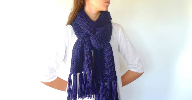 Herren Strickschal | Blauer Schal Mann Fransenschal Handgewebte Schals von TheHandKnittedFactor