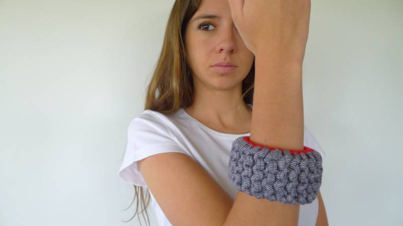 Lumpenarmband. Modearmbänder Für Frauen. Gewebte Armbänder. Origineller Handgefertigter Schmuck. Geschenkideen Sie von TheHandKnittedFactor