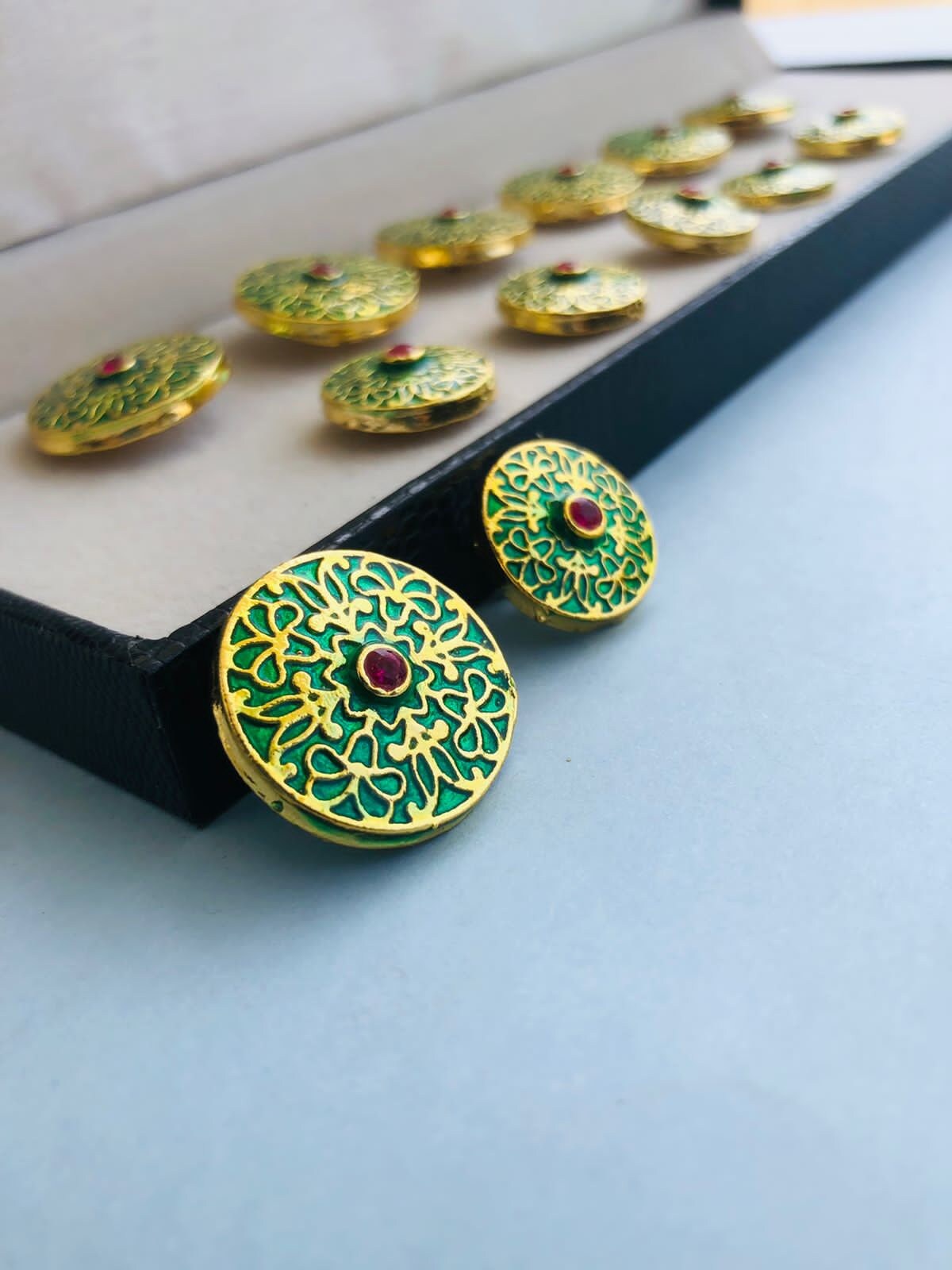 Sherwani Button-Achkan Buttons-Mantel Designer Button-Jacke Knopf-Downhole Button-Polki Kundan Button-Handmade Button Set 13 Sherwani Button-Achkan Buttons-Mantel Designer Button-Jacke Knopf-Downhole Button-Polki Kundan Button-Handmade Button Set 13 von TheHandcraftedThings