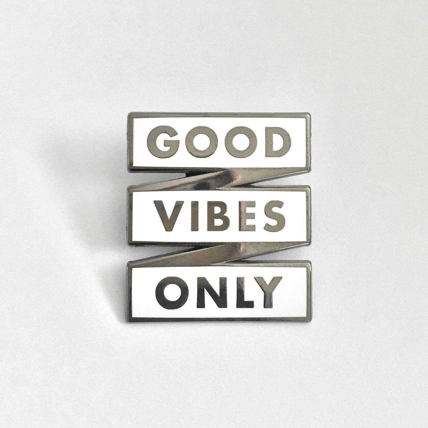Good Vibes Nur Emaille Pin von TheHappyProjectStore