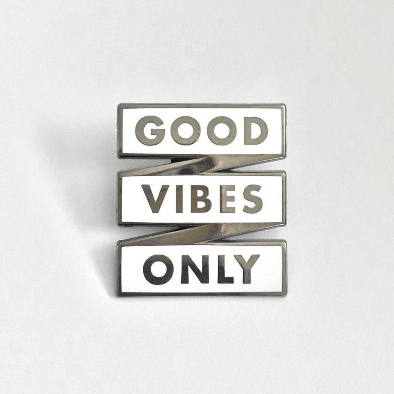 Good Vibes Nur Emaille Pin von TheHappyProjectStore