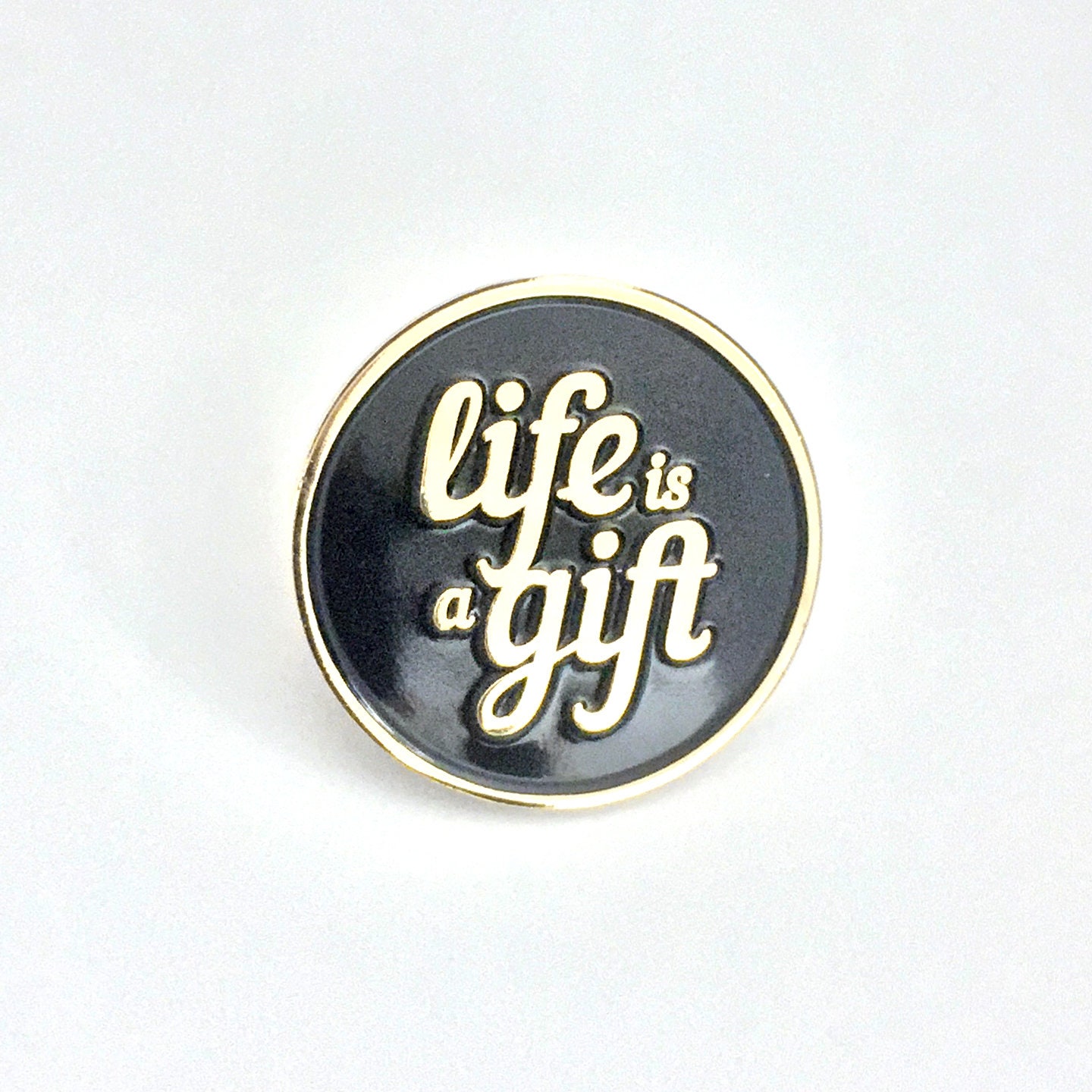 Life Is A Gift Emaille Pin von TheHappyProjectStore