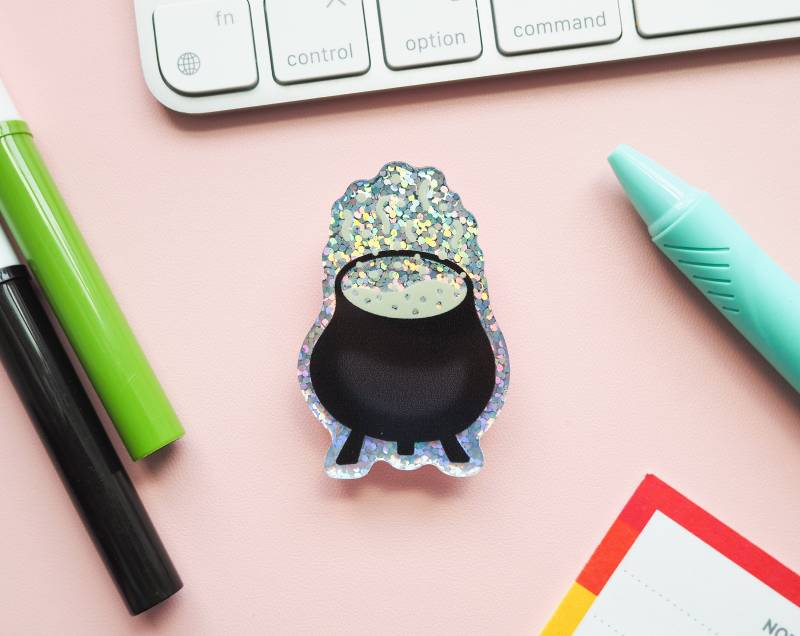 Zauberhafter Hexen Kessel Anstecknadel Halloween Brosche von TheHarpyOtterCo