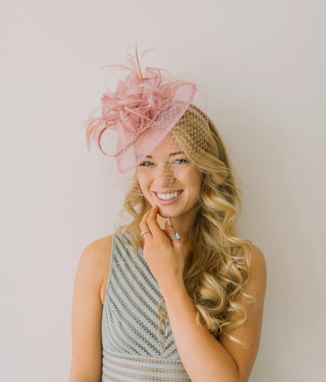 Blush Pink Kentucky Derby Fascinator Mit Schleier Für Frauen Teeparty Kopfbedeckung Formeller Damenhut, Kirchenhut, Vintage Hochzeitshut von TheHatHive