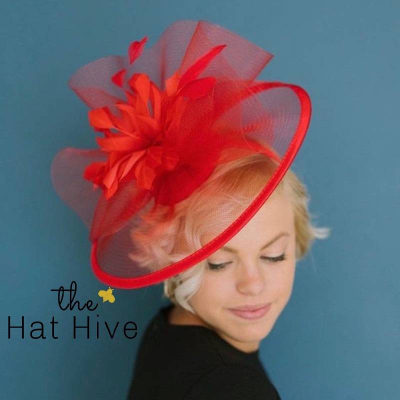 Eleganter Roter Mesh Fascinator Teeparty Hut Für Die Kentucky Derby Themenparty Gesellschaft Gartenparty Förmlicher Frauenkopfschmuck von TheHatHive
