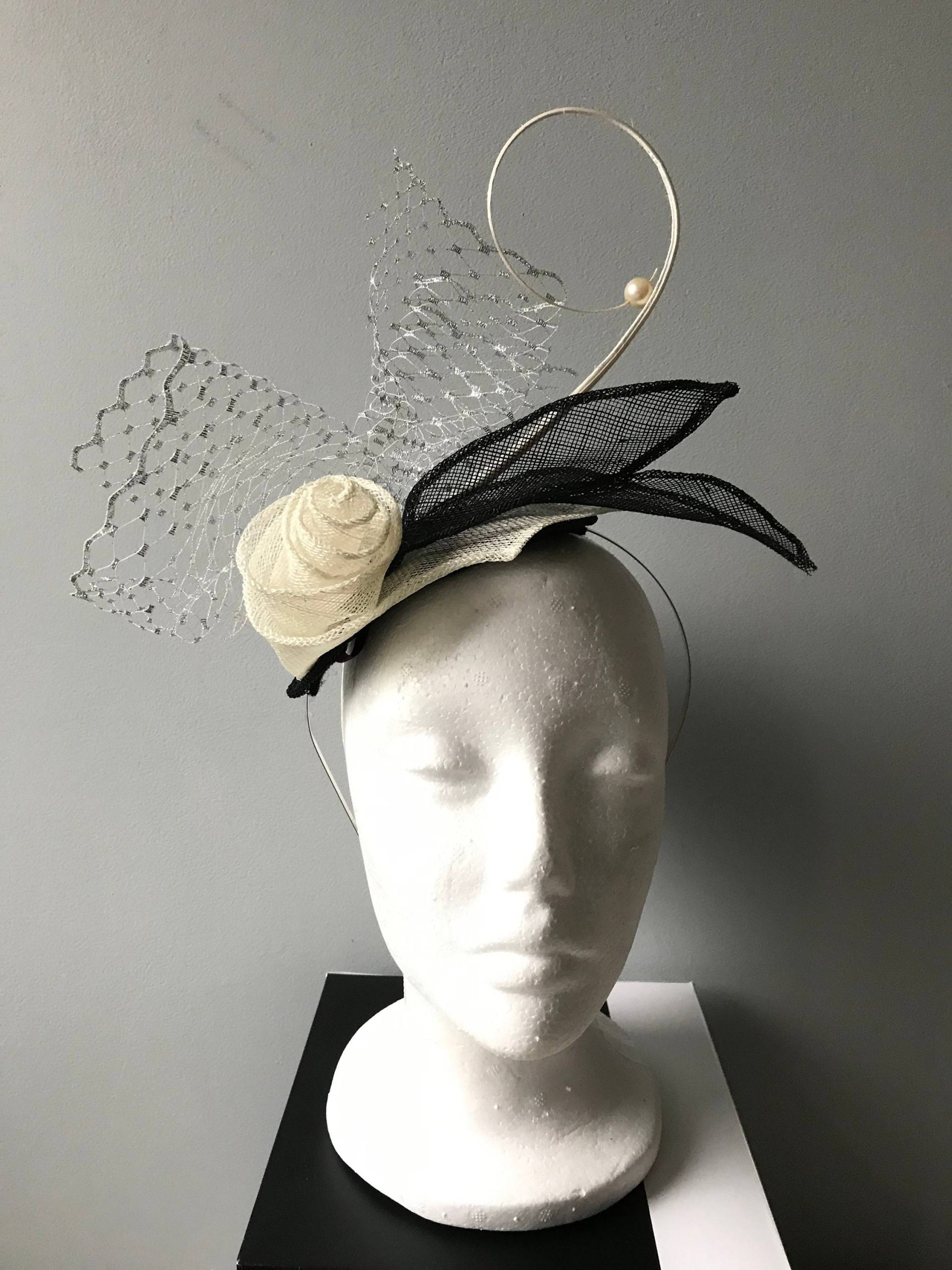 Fascinator Schwarz Und Weiß Verfügbar in Anderen Farben Für Besondere Anlässe Hochzeiten Ascot Rennen Abschlussball Fascinator Schwarz Und Weiß Verfügbar in Anderen Farben Für Besondere Anlässe Hochzeiten Ascot Rennen Abschlussball von TheHatinatorBoutique