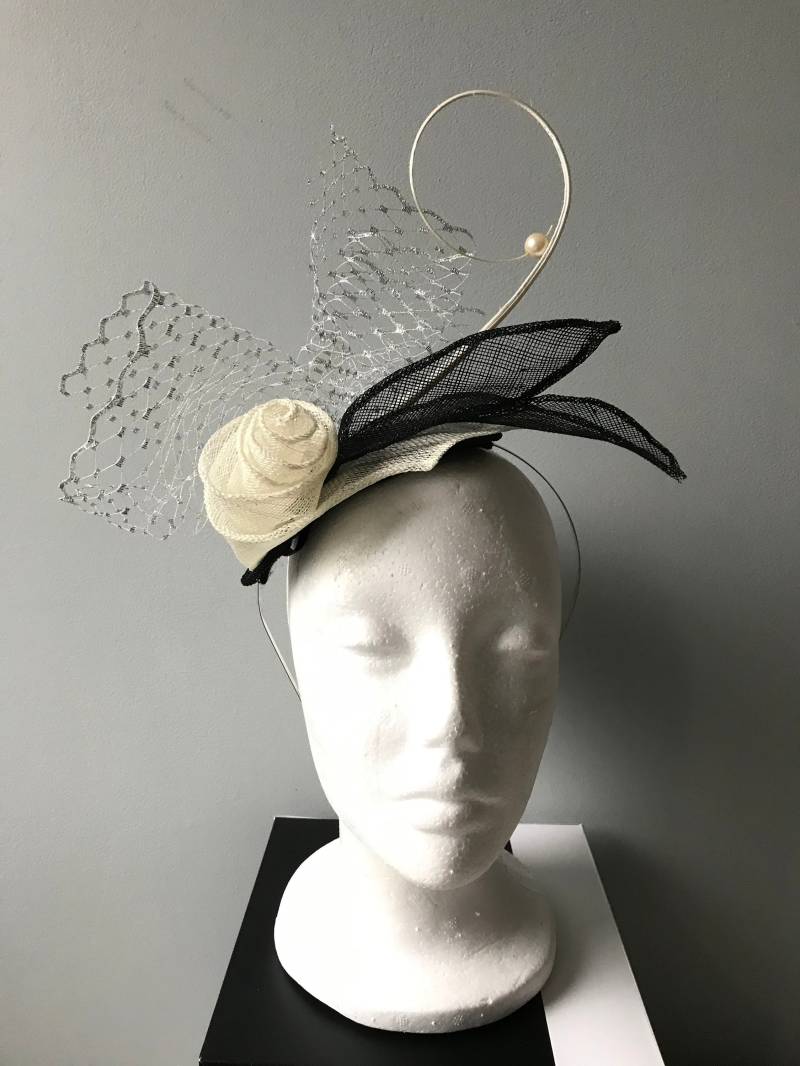Fascinator Schwarz Und Weiß Verfügbar in Anderen Farben Für Besondere Anlässe Hochzeiten Ascot Rennen Abschlussball Fascinator Schwarz Und Weiß Verfügbar in Anderen Farben Für Besondere Anlässe Hochzeiten Ascot Rennen Abschlussball von TheHatinatorBoutique