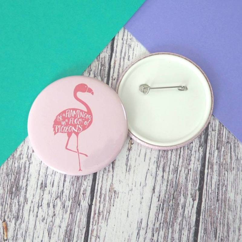 Sein Ein Flamingo Zitat Buttons | 25mm, 45mm Oder 58mm, Schlüsselanhänger | 45mm 58mm Und Taschenspiegel | 58mm von TheHaveagoCrafter