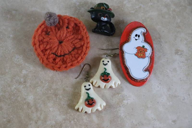 80Er Jahre Halloween Schmuck Lot - Kürbis, Geist Und Punze Schwarze Katzen Pins, Plus Gespenster Ohrringe von TheHavenFinds