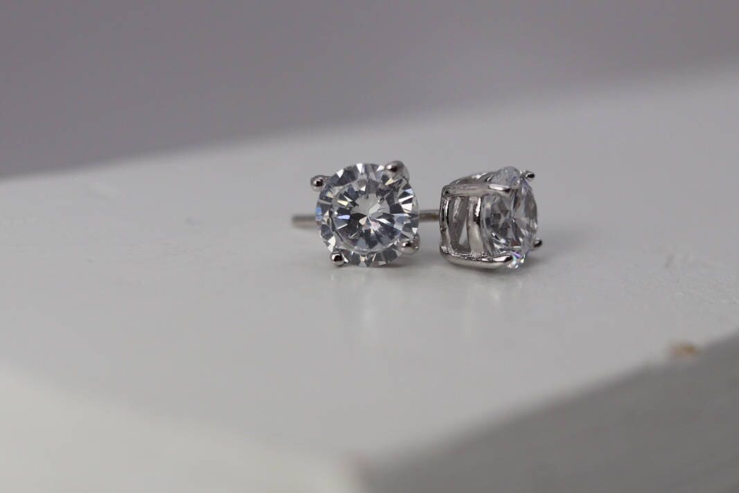 Estate Cz Ohrringe, 6 Mm Zirkonia, Sterling Silber, April Geburtsstein, Nachlass Schmuck, Brautschmuck, Abschlussball Festschmuck von TheHavenFinds