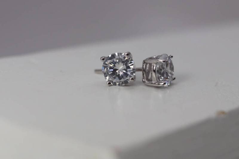 Estate Cz Ohrringe, 6 Mm Zirkonia, Sterling Silber, April Geburtsstein, Nachlass Schmuck, Brautschmuck, Abschlussball Festschmuck von TheHavenFinds