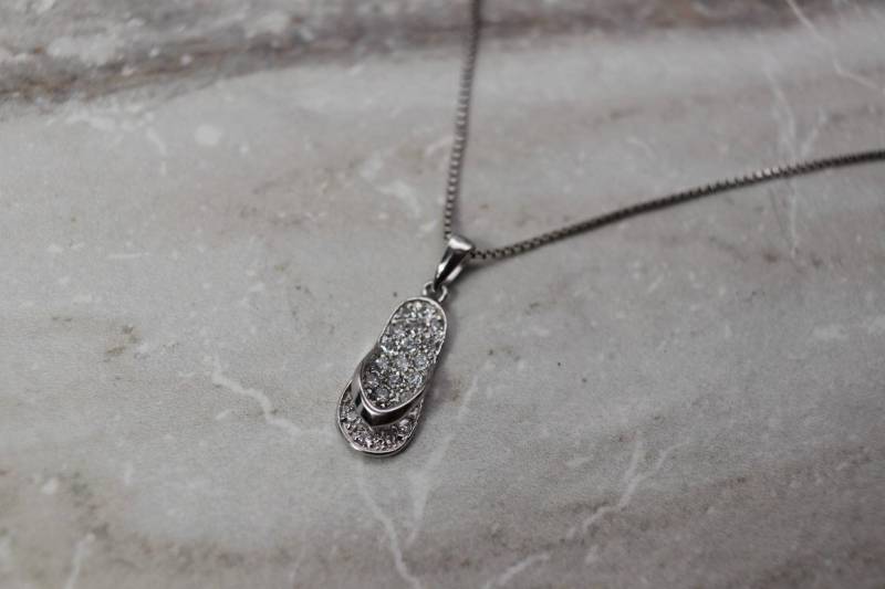 Estate Sterling Silber Cz Flip Flop Anhänger Halskette, Zirkonia Strand Anhänger, Sandale 23" Kette, Geschenke Für Sie, Schmuck von TheHavenFinds