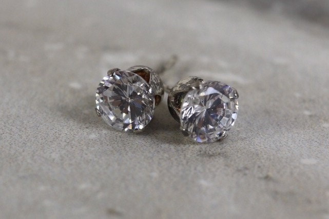 Estate Sterling Silber Cz Ohrringe, 5 Mm Zirkonia, April Geburtsstein, Nachlass Schmuck, Brautschmuck, Abschlussball Festschmuck von TheHavenFinds