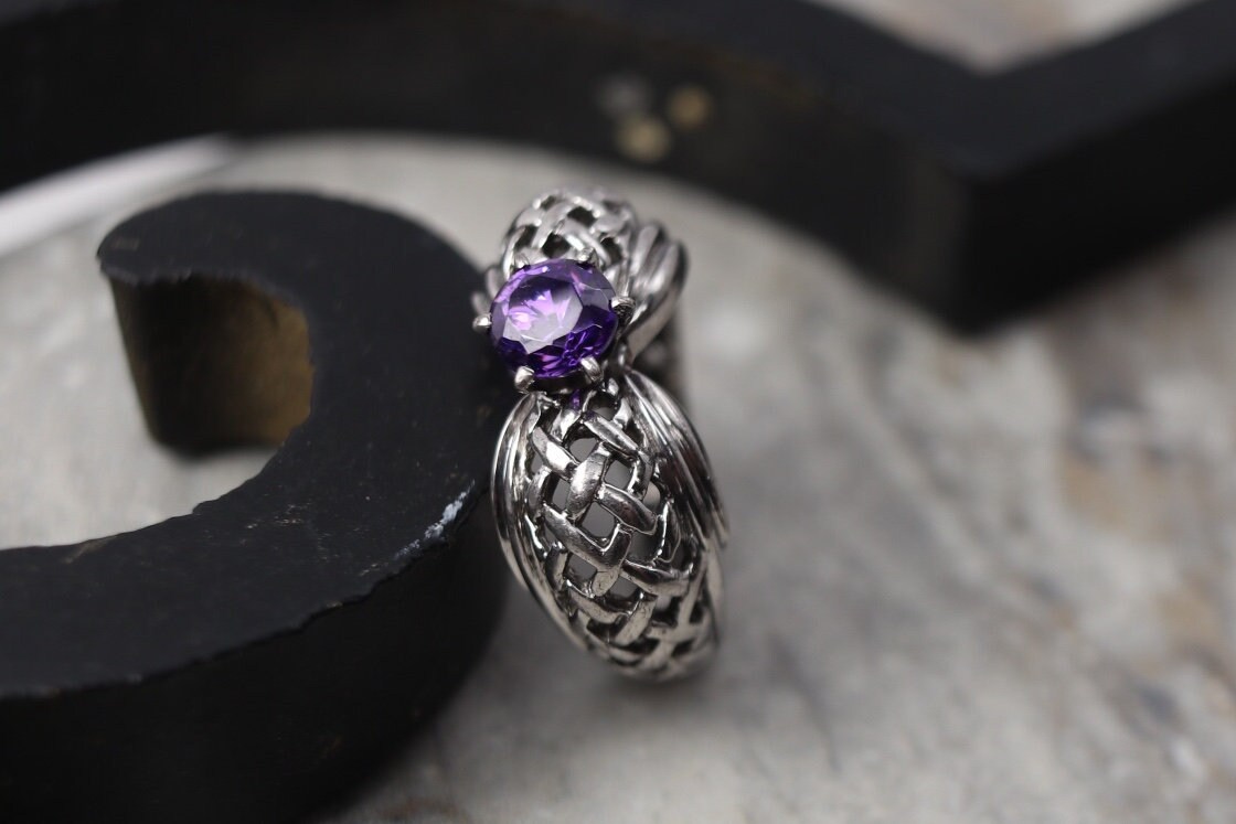 Lila Cz Ring, Größe 6 1/2, Sterling Silber Zirkonia Korb Weben Nachlass Schmuck, Cocktail Ring von TheHavenFinds