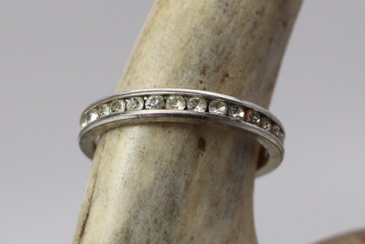 Retro Silberfarbener Stapelbarer Strass Ring, Größe 7 1/2, Nachlassschmuck, Geschenke Für Sie, Mama, Schmuck, Jubiläumsring von TheHavenFinds